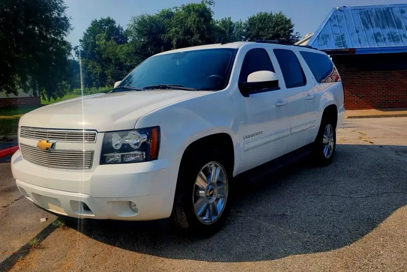 2013 Chevrolet Suburban 1500 LT photo 1