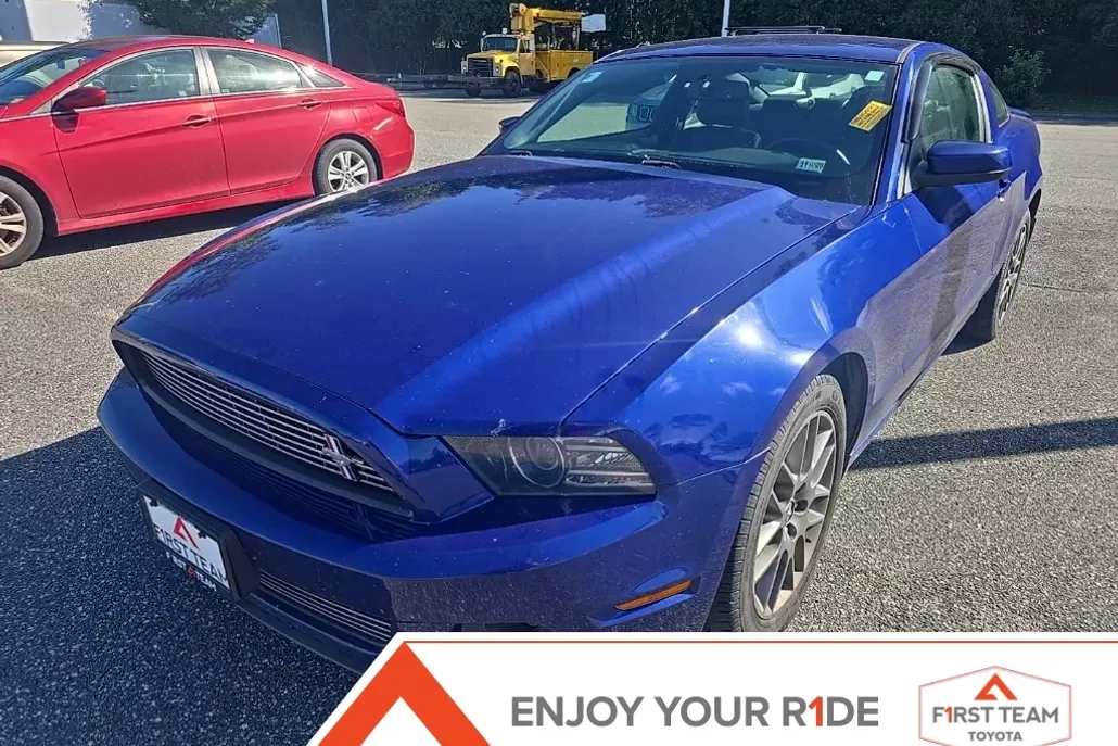 2014 Ford Mustang V6 Premium photo 1