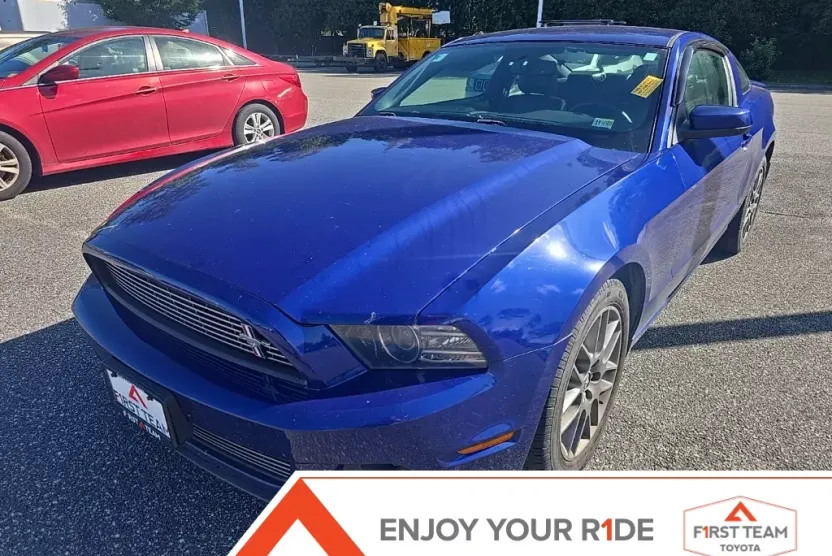 2014 Ford Mustang V6 Premium photo 1