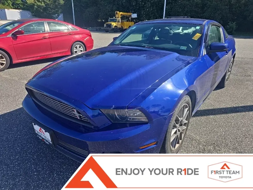 2014 Ford Mustang V6 Premium photo 1