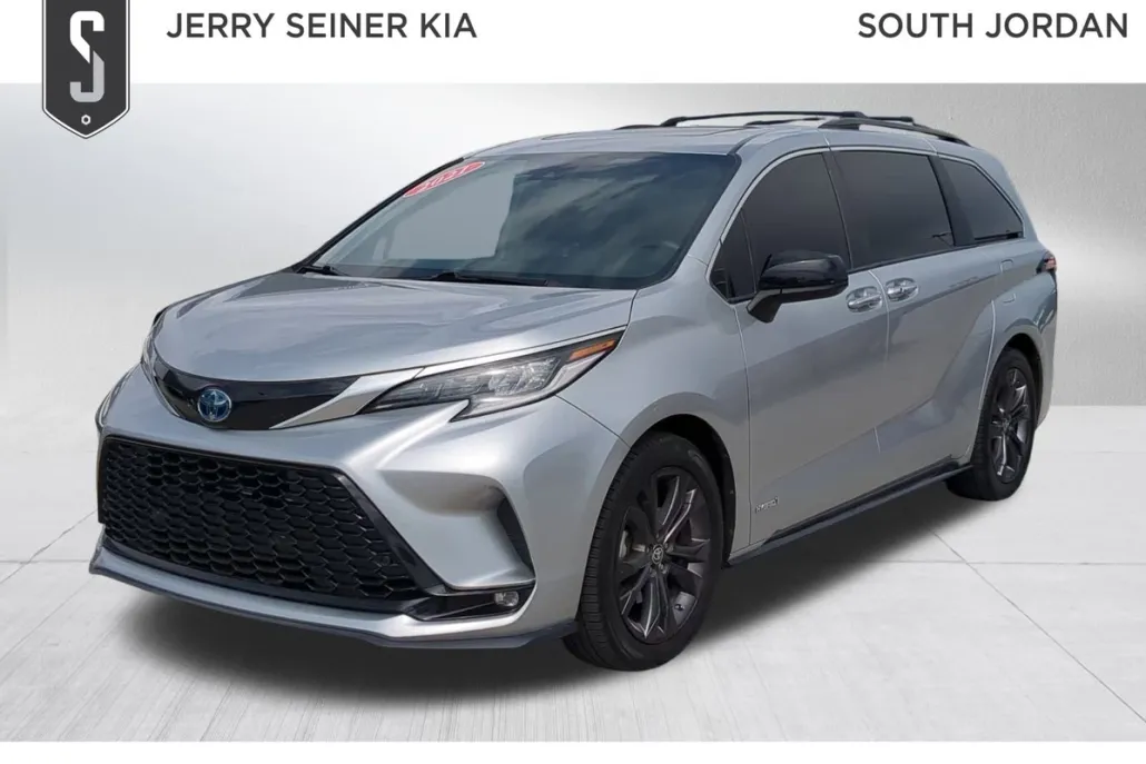 2021 Toyota Sienna XSE photo 1