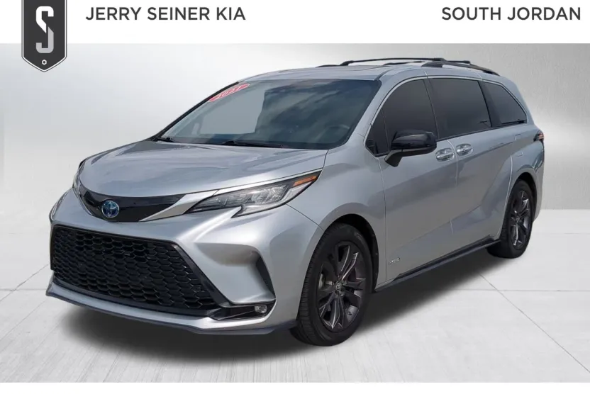 2021 Toyota Sienna XSE photo 1