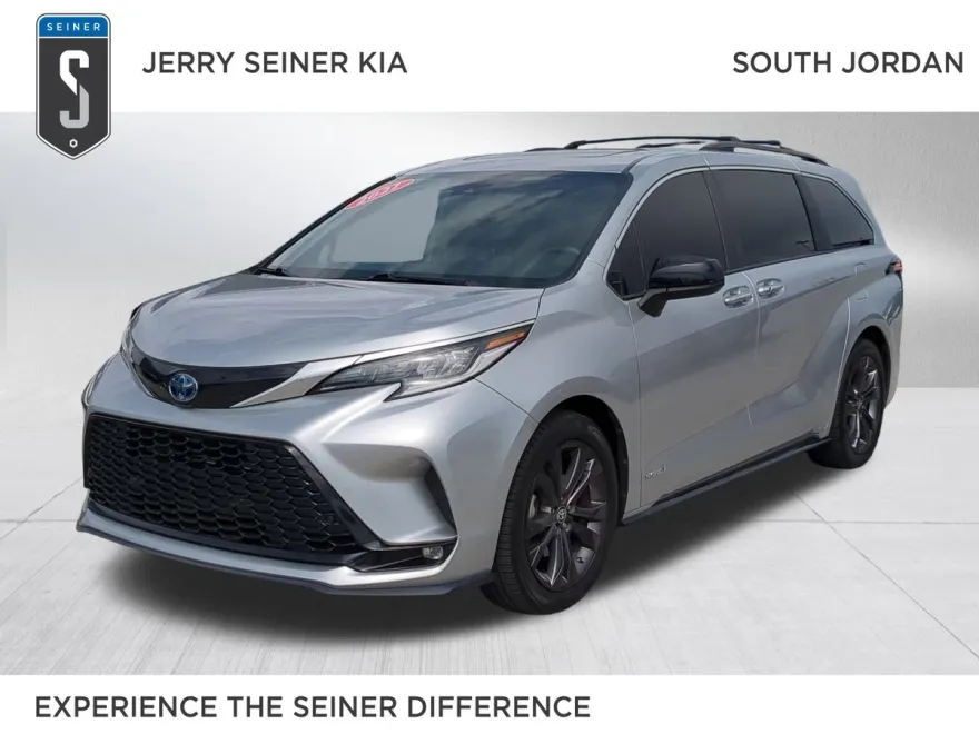 2021 Toyota Sienna XSE photo 1