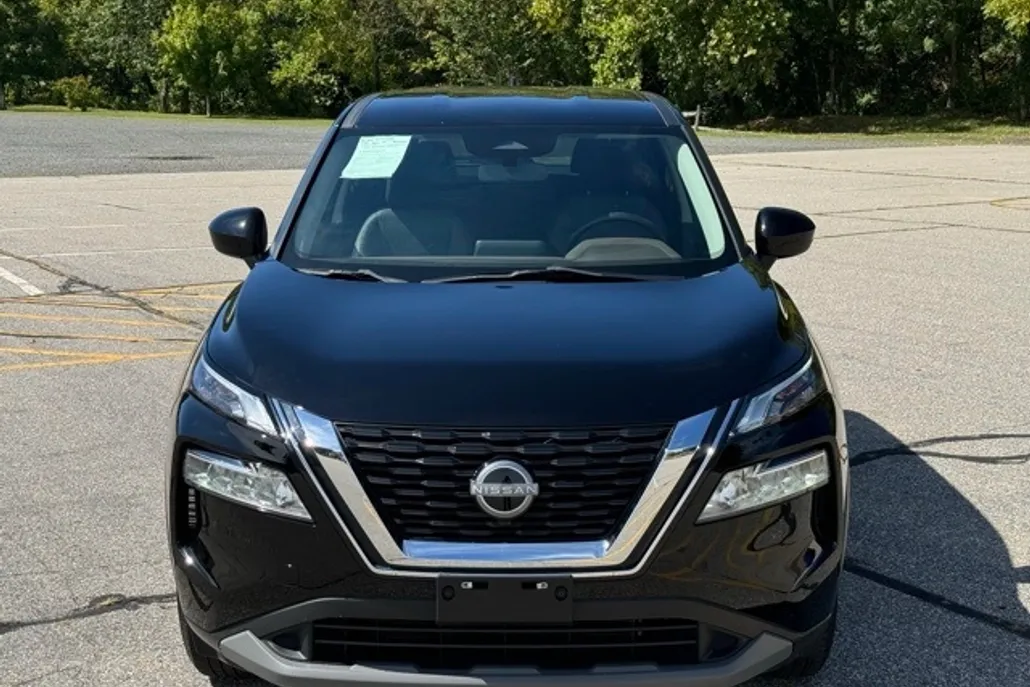 2023 Nissan Rogue SV photo 1