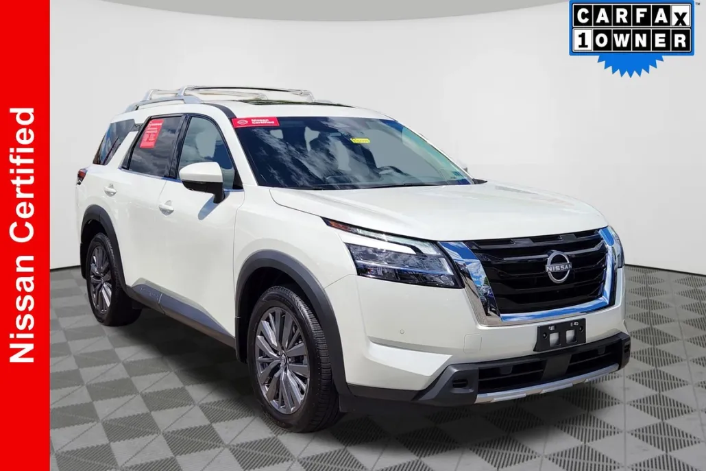 2024 Nissan Pathfinder SL photo 1
