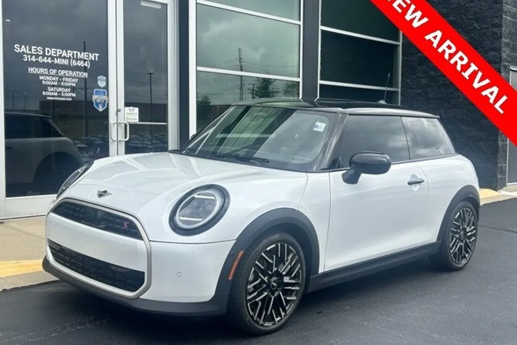 2025 Mini Cooper 2 Door Hardtop Signature photo 1