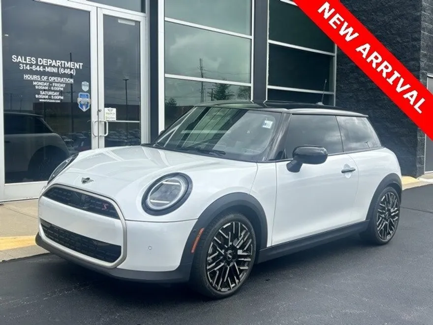 2025 Mini Cooper 2 Door Hardtop Signature photo 1