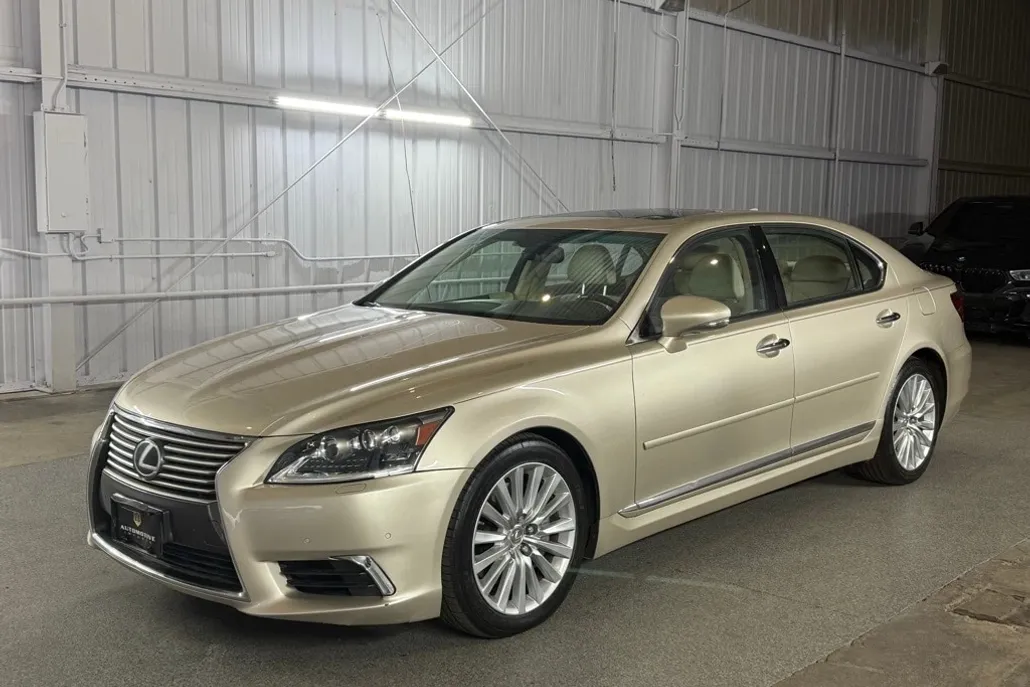 2015 Lexus LS 460 L photo 1