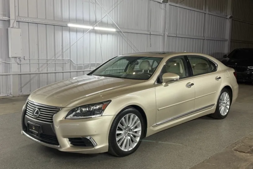2015 Lexus LS 460 L photo 1