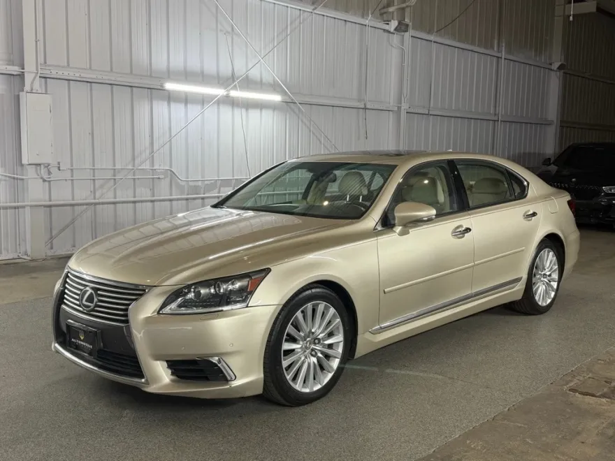 2015 Lexus LS 460 L photo 1