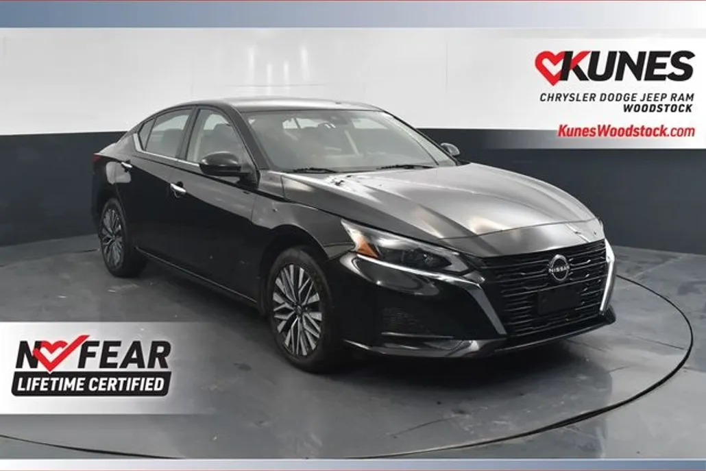 2024 Nissan Altima 2.5 SV photo 1