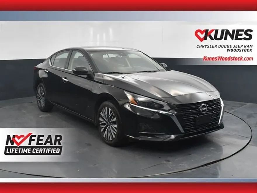 2024 Nissan Altima 2.5 SV photo 1