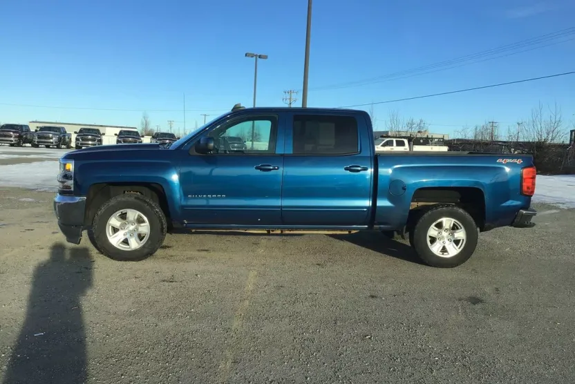 2017 Chevrolet Silverado 1500 LT photo 1