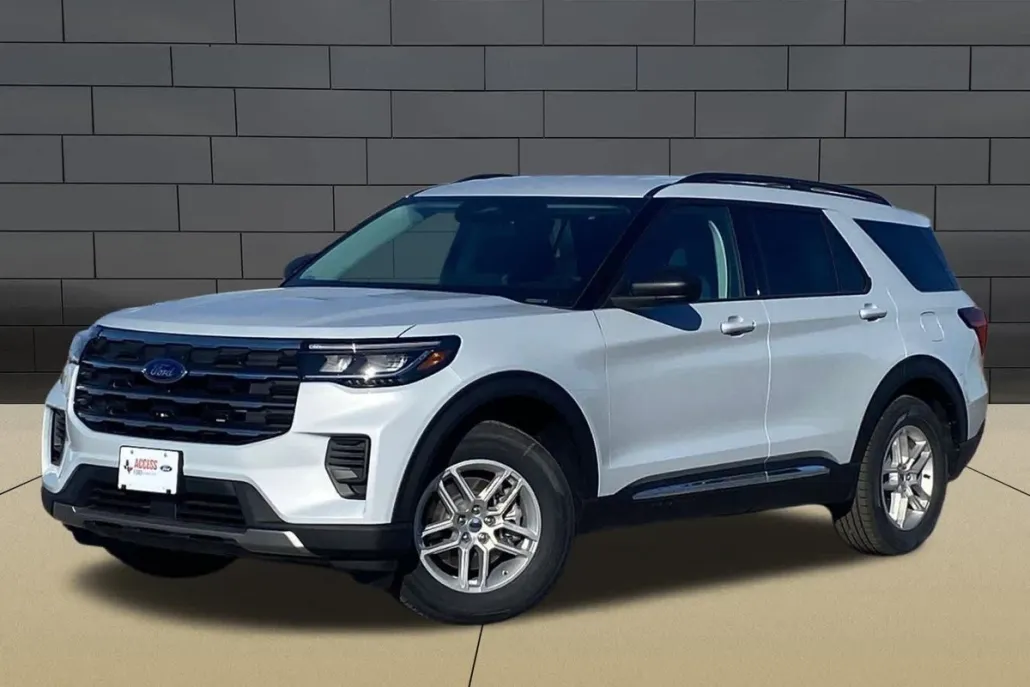 2025 Ford Explorer photo 1