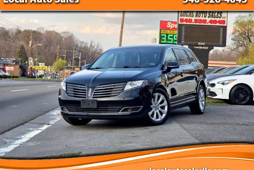 2018 Lincoln MKT Reserve photo 1