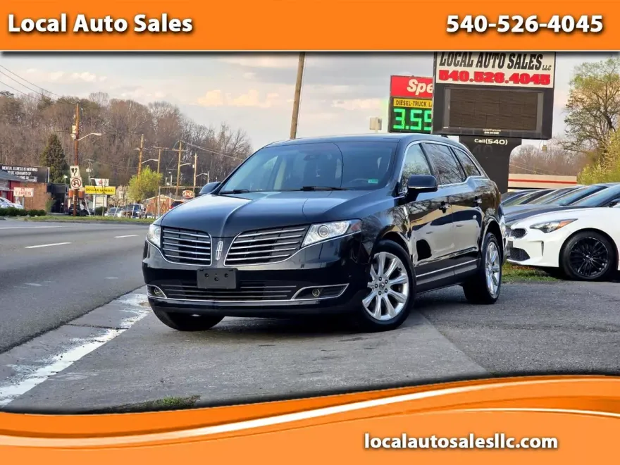 2018 Lincoln MKT Reserve photo 1