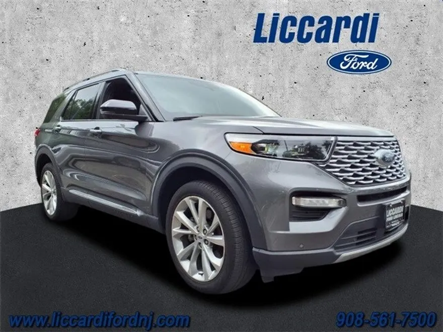 2022 Ford Explorer Platinum photo 1
