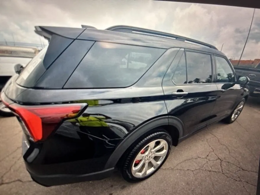 2025 Ford Explorer ST-Line photo 1