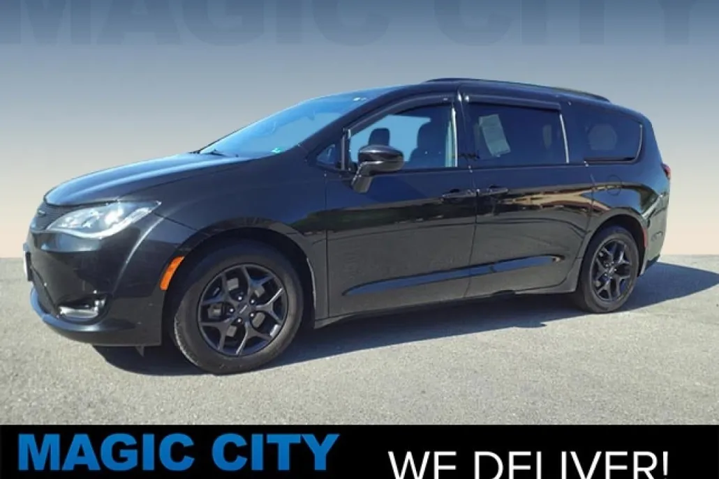 2020 Chrysler Pacifica Touring Plus photo 1