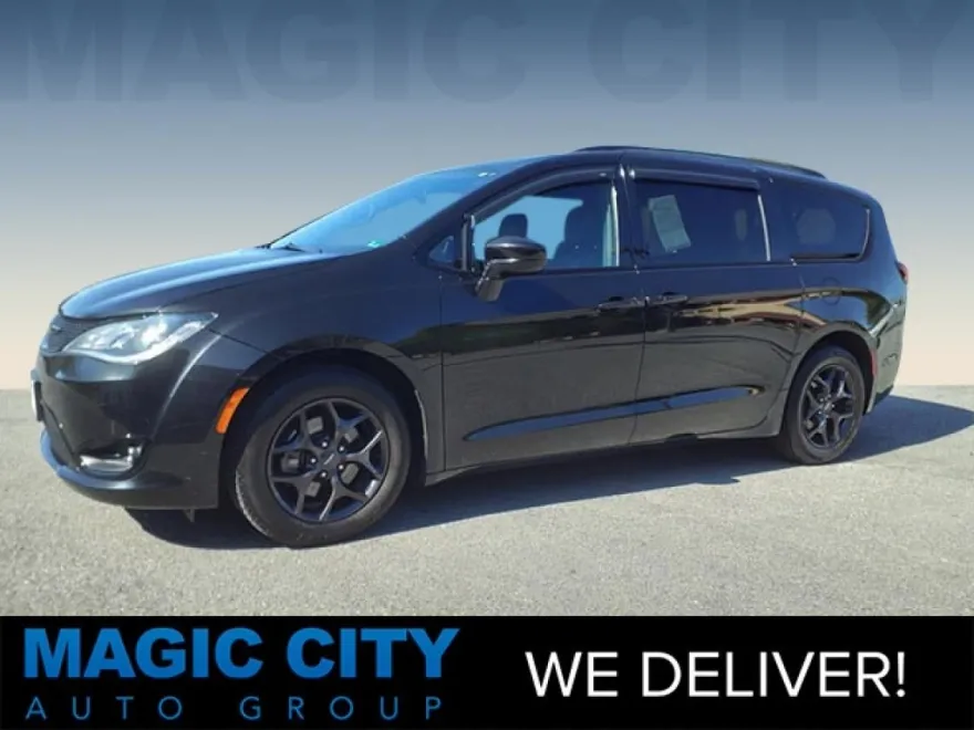 2020 Chrysler Pacifica Touring Plus photo 1