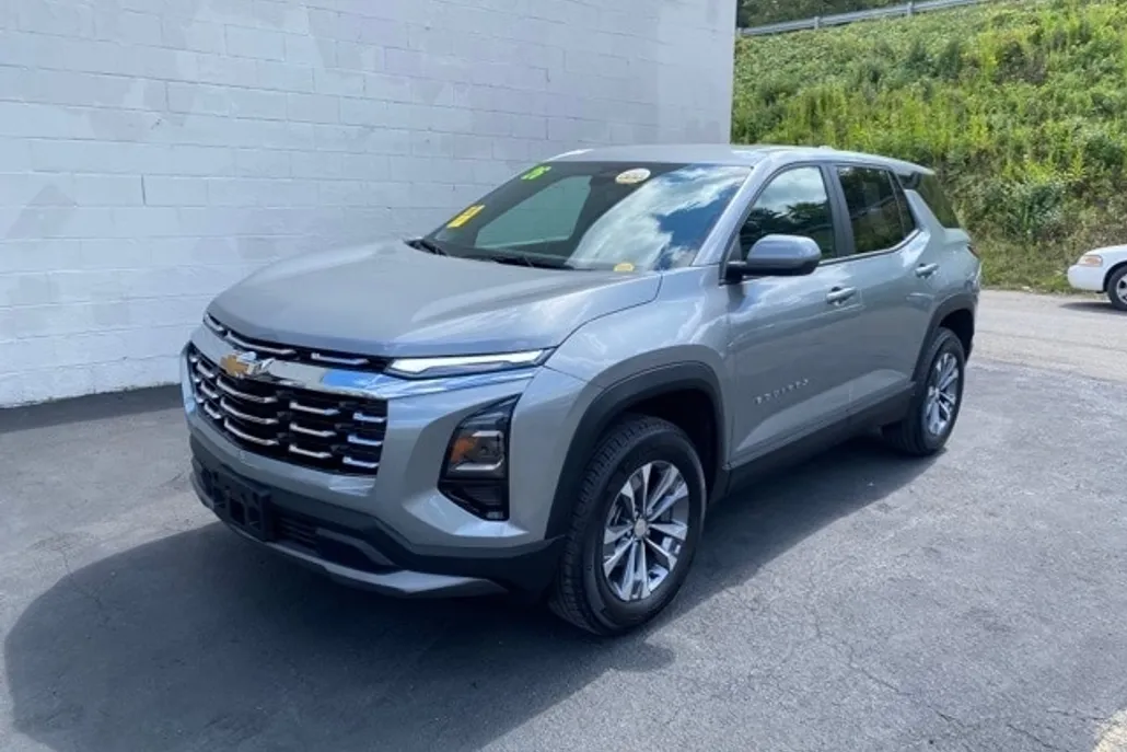 2026 Chevrolet Equinox LT photo 1