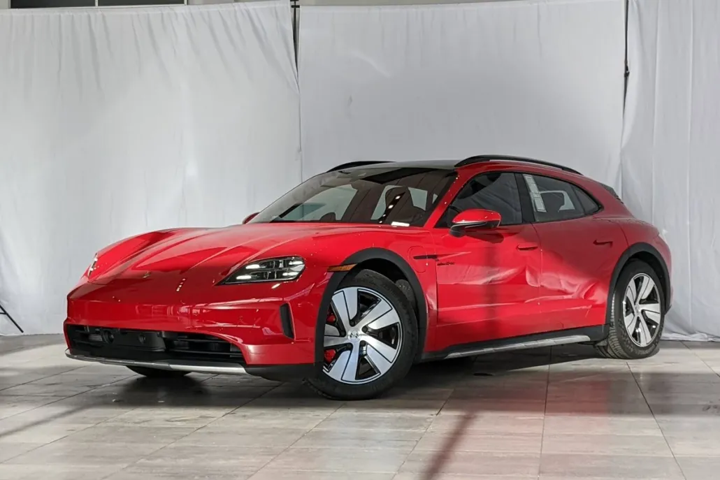 2025 Porsche Taycan Cross Turismo 4S photo 1