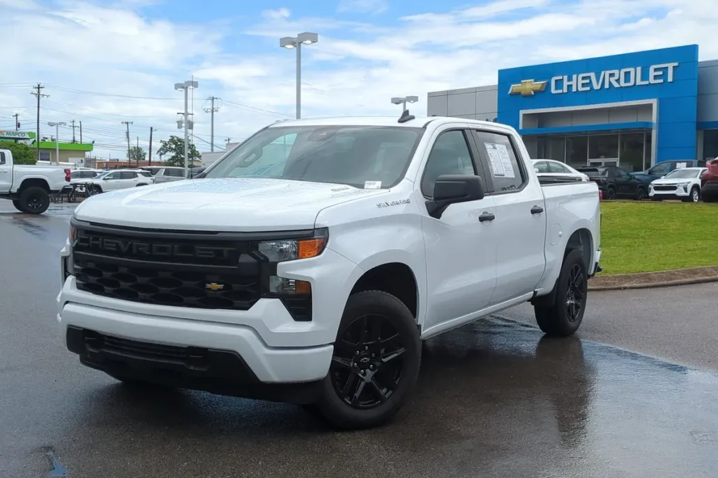 2025 Chevrolet Silverado 1500 Custom photo 1