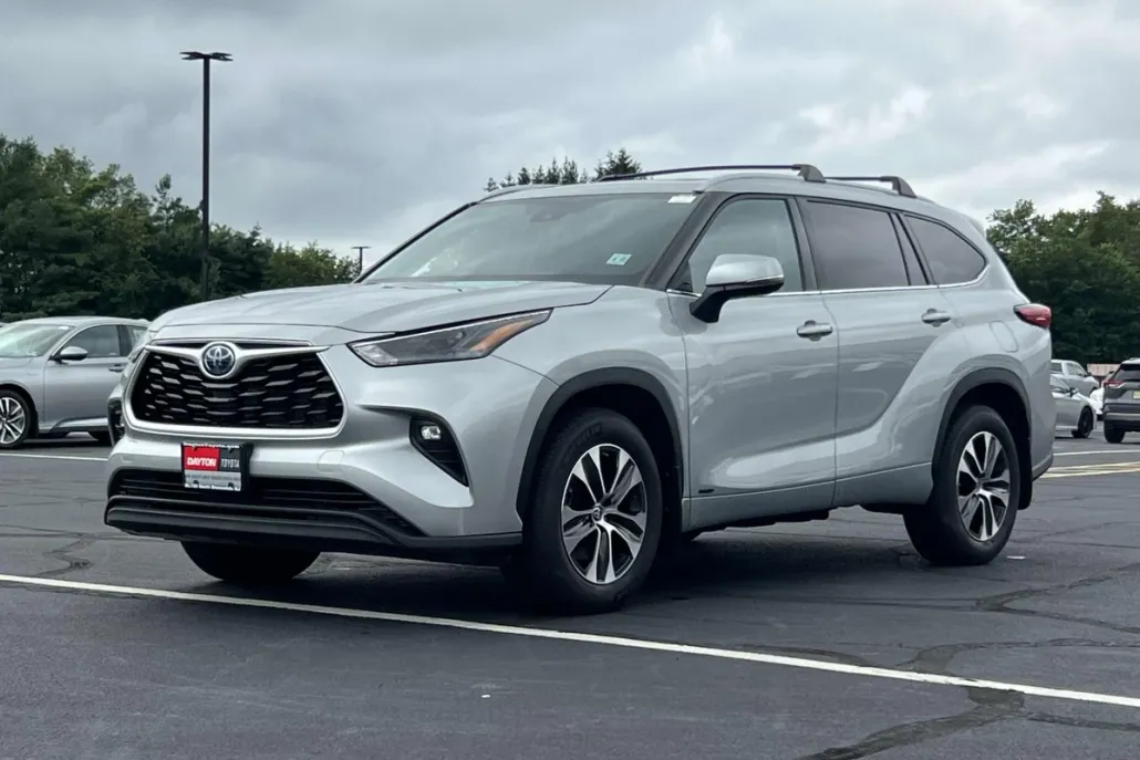 2022 Toyota Highlander Hybrid XLE photo 1