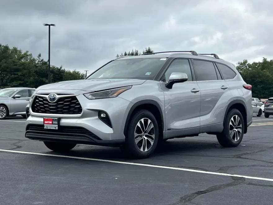 2022 Toyota Highlander Hybrid XLE photo 1