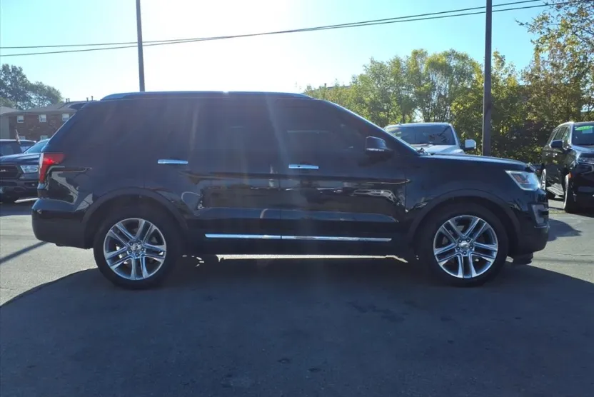 2017 Ford Explorer Limited photo 1