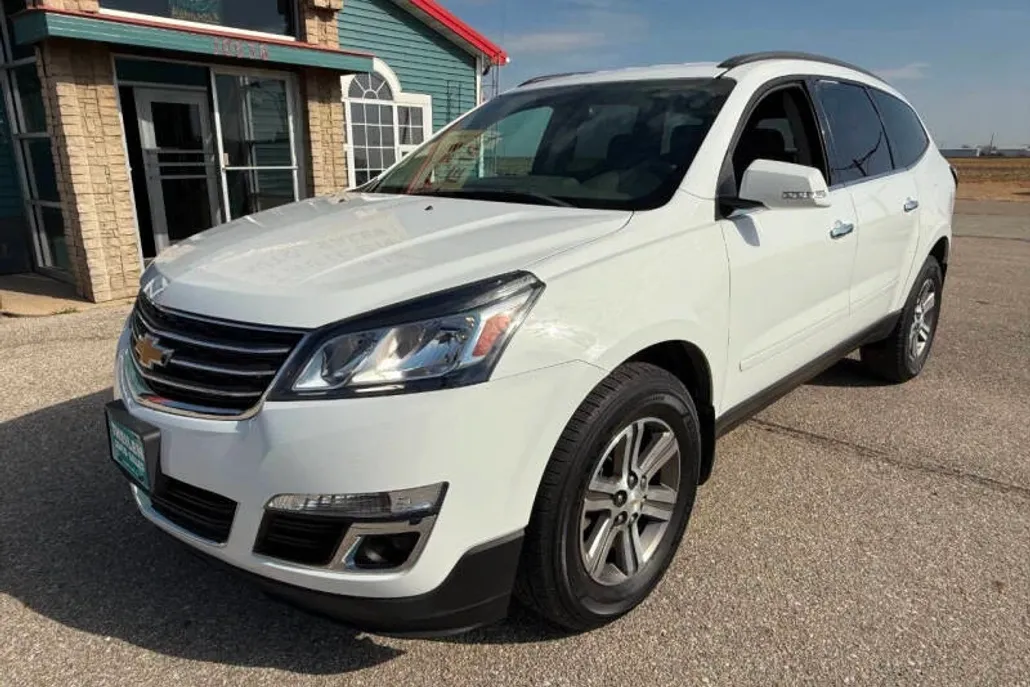 2016 Chevrolet Traverse 2LT photo 1