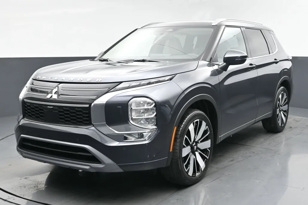 2025 Mitsubishi Outlander SEL photo 1