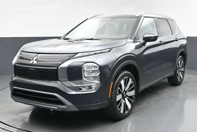2025 Mitsubishi Outlander SEL photo 1