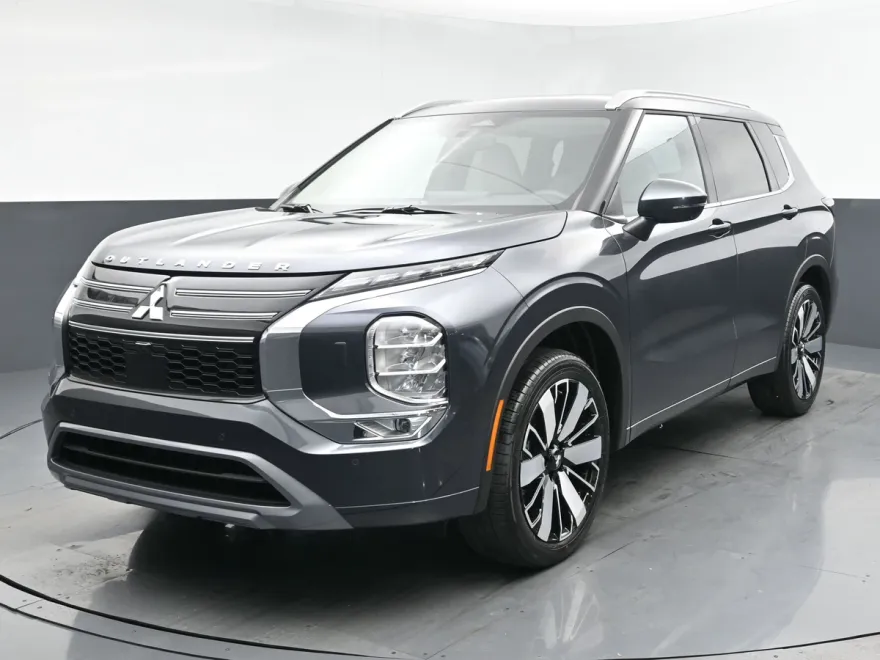 2025 Mitsubishi Outlander SEL photo 1