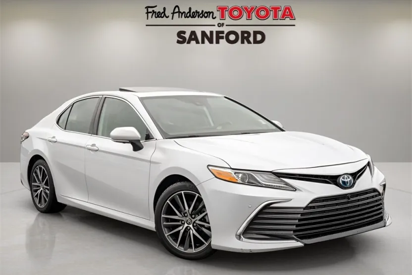 2023 Toyota Camry Hybrid XLE photo 1