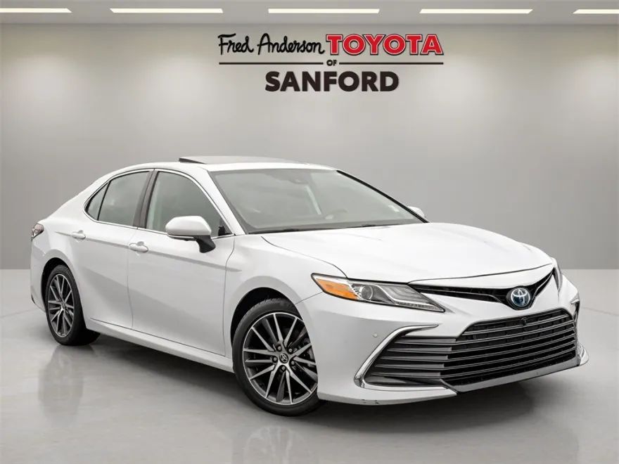2023 Toyota Camry Hybrid XLE photo 1