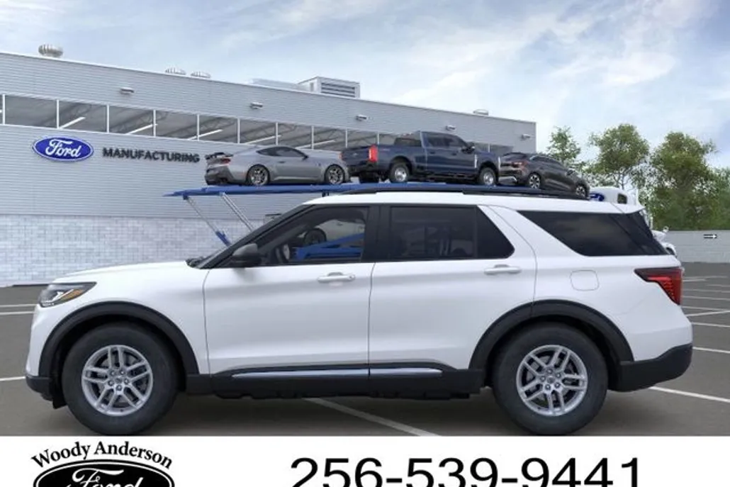 2025 Ford Explorer photo 1