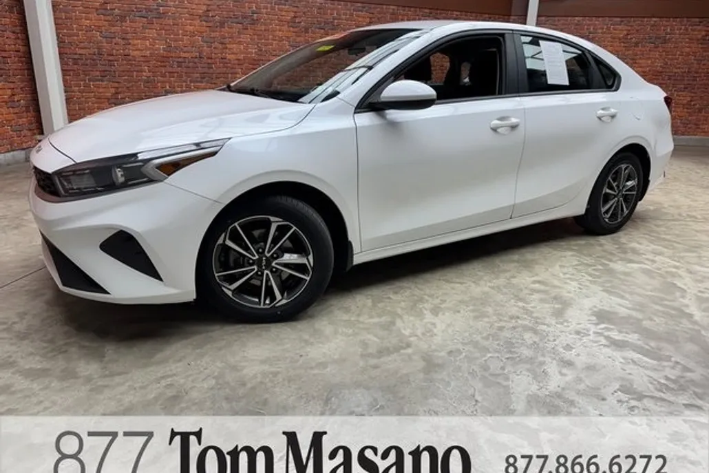 2022 Kia Forte LXS photo 1