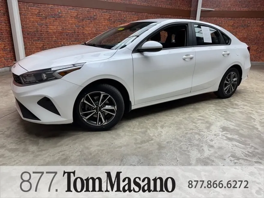2022 Kia Forte LXS photo 1