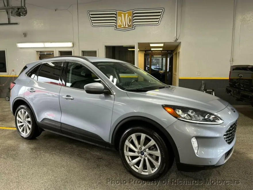 2022 Ford Escape Titanium Hybrid photo 1