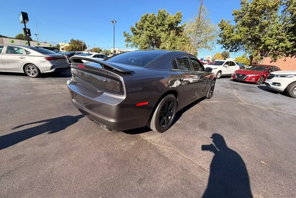 2014 Dodge Charger SXT photo 1