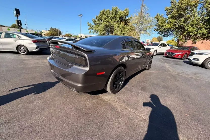 2014 Dodge Charger SXT photo 1
