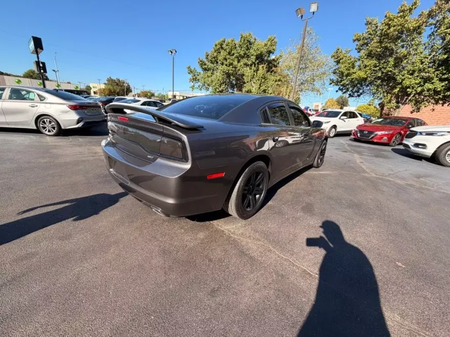2014 Dodge Charger SXT photo 1