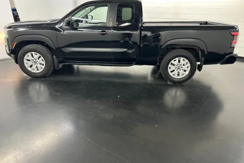 2022 Nissan Frontier SV photo 2