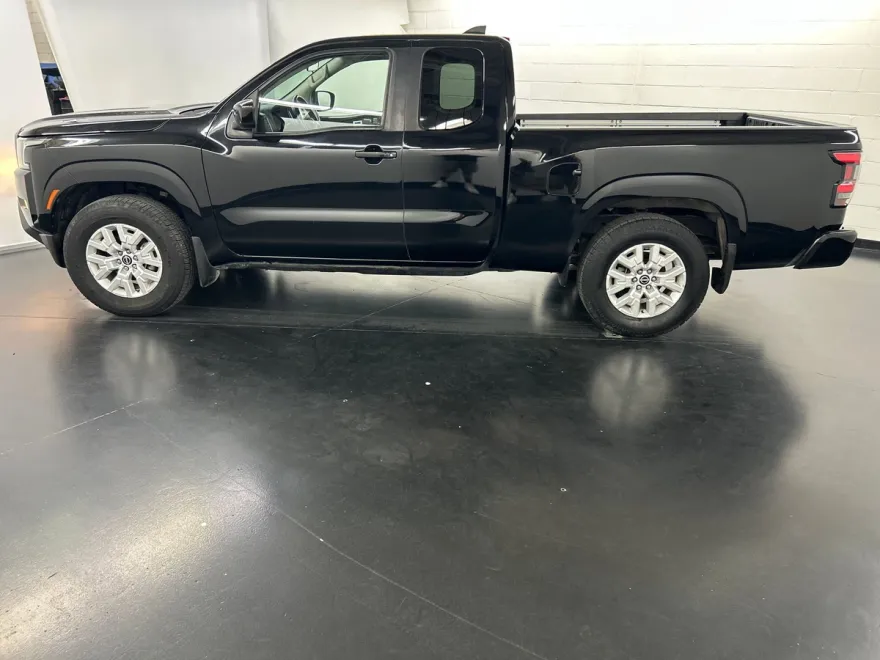 2022 Nissan Frontier SV photo 2