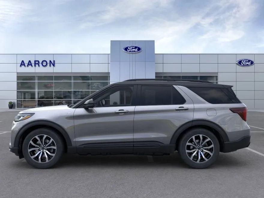 2025 Ford Explorer ST-Line photo 1