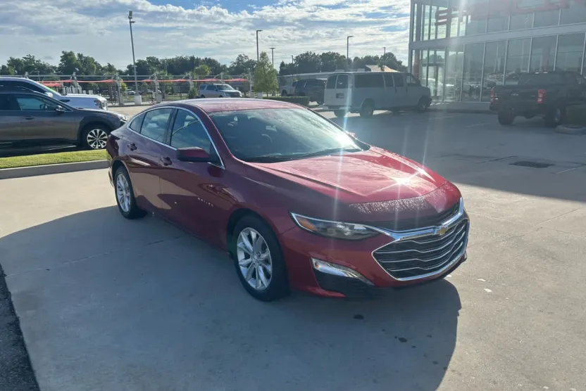 2024 Chevrolet Malibu 1LT photo 1