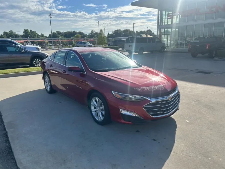 2024 Chevrolet Malibu 1LT photo 1