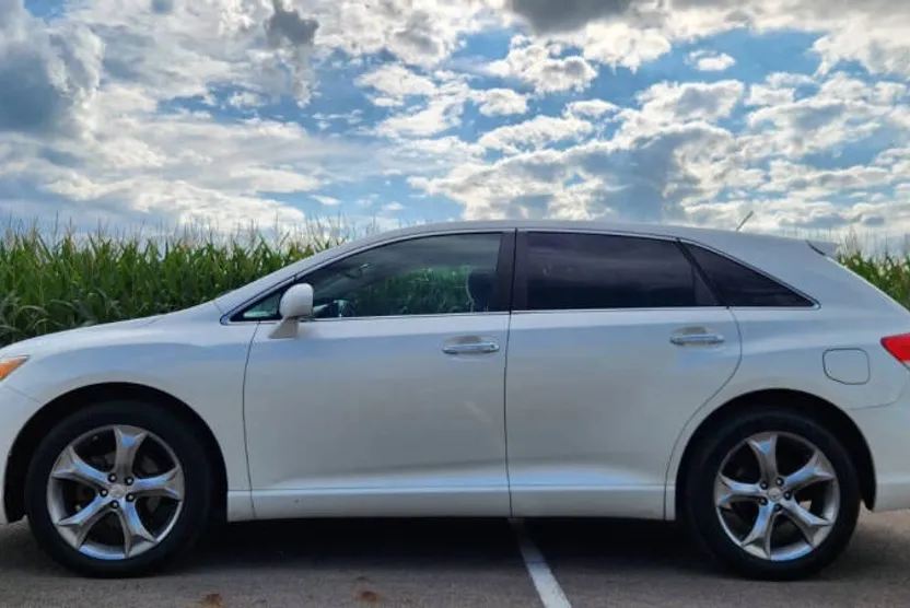 2010 Toyota Venza photo 1