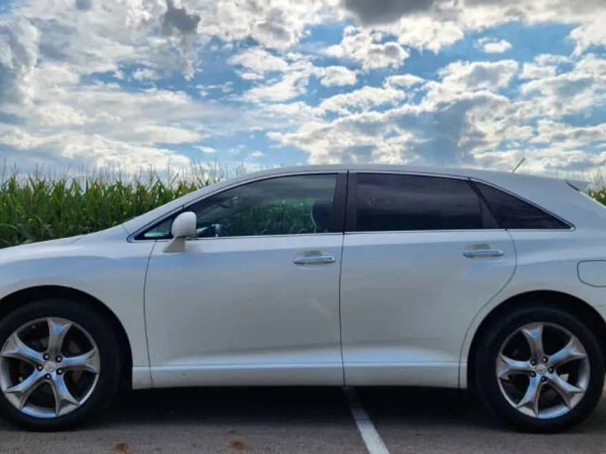 2010 Toyota Venza photo 1